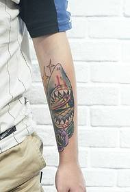 tatouage totem bras personnalité couleur belle