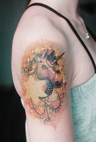 Imibala ye tattoo yomfazi wengalo ye-unicorn