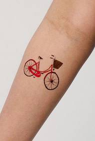 όμορφο τατουάζ ποδηλάτου στο χέρι