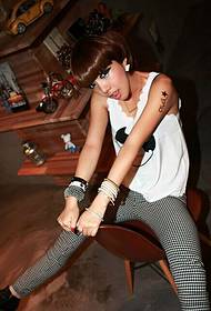 classic fashion personality short hair beauty arm tattoo picture