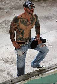 dominerande män mode personlighet tatuering