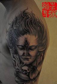brazo masculino popular clásico tatuaxe de Deus Erlang