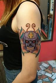 Лептир тетоважа лептира на женској руци