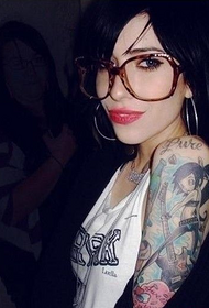 tatuatge de braç femení de moda