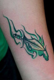 patrón de tatuaje de cuchillo verde