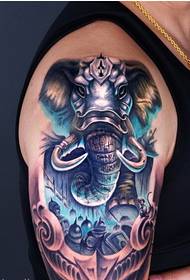 男性手臂霸气的大象纹身