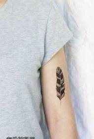 ruku mali pero uzorak tetovaža