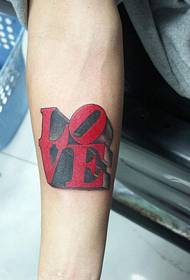 arm englesko pismo LOVE tattoo