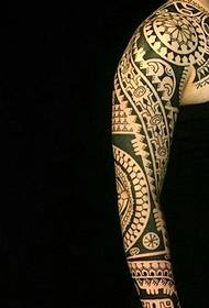 klassesch Perséinlechkeet Aarm Totem Tattoo