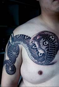 pattern ng tattoo ng cobra ng dibdib ng lalaki