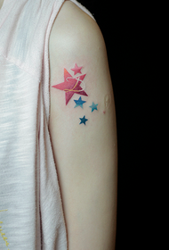 Modèle de tatouage étoile bras