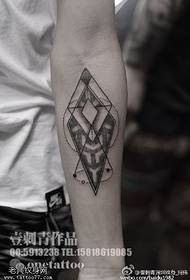 Patrún tattoo de ghné gheoiméadrach clasaiceach