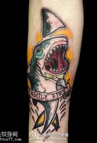 Geverfde tatoeëringpatroon vir haai-tatoeëring