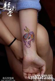 Šareni i svježi uzorak tetovaža slona
