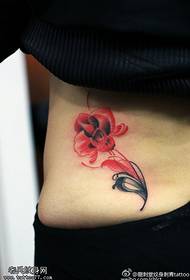 Modello di tatuaggio bellissimo fiore rosa rosso in vita