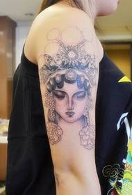 Naoružajte sliku klasične cvjetne tetovaže