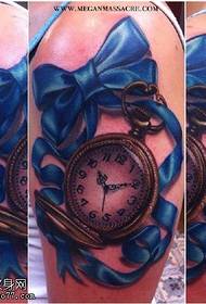 Beautiful and beautiful butterfly clock tattoo pattern