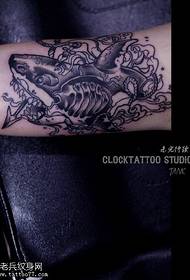 European and American style black and gray shark tattoo pattern