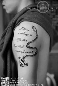 Schouder superman logo tattoo