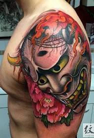 Traditionellt armliknande tatueringsmönster