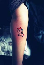 Pearsantacht tattoo lámh chapaillíní