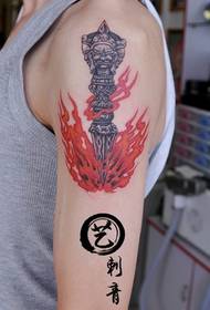 Tatuaje de brazo grande konjac