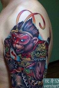 Didelės rankos spalvos „Sun Wukong“ tatuiruotės modelis