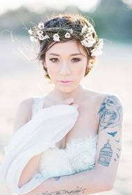 Όμορφα τατουάζ βραχιόνων που αγαπούν τα κορίτσια