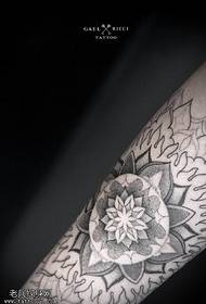 Arm point stab vanity tattoo pattern