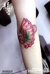 Farebné krásne tetovanie fanúšik vzor
