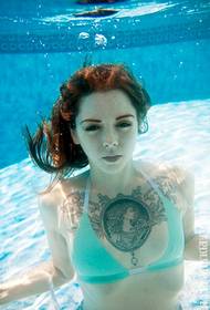 Pesona seksi gadis tato