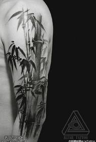 Iphethini le-bamboo tattoo engalweni