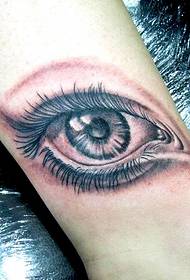 Tie realistické očné tetovania