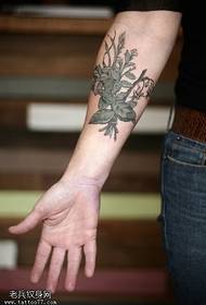 Realistiske tatoveringsmønster for planteblomster