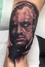 Pag-apresyar sa tattoo artist nga si Anrijs Straume