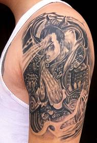 Genial tatuaje de dios Erlang del brazo