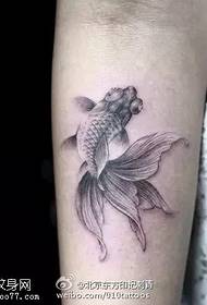 Exquisite and beautiful little goldfish tattoo pattern