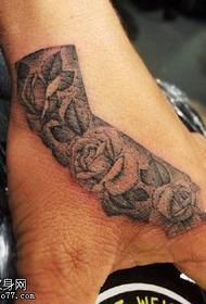 Pattern ng tradisyonal na rosas na tattoo tattoo