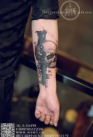 Tatuagem de estilo de esfregaço de braço