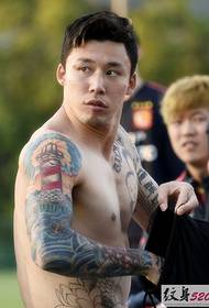 Зірка футболу Чжан Ліні татуювання на руку особистості