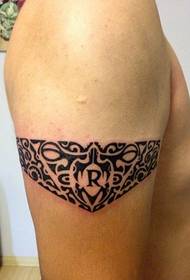 Busana hitam dan putih totem armband tattoo