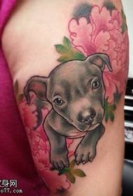 Модел на татуировка кученце на божур на ръката