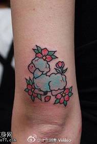 Klasiski krāsots ķiršu ziedu tetovējums