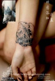 Klasické lotosové tetování vzor