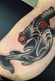 I-tattoo yezinhlanzi eyinqayizivele engalweni