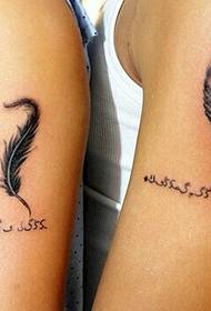Lengan tato pasangan bulu yang indah