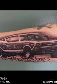 Passionéierte Auto Tattoo Muster