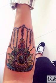 Tatuaj exotic al tatuajului de mână Fatima