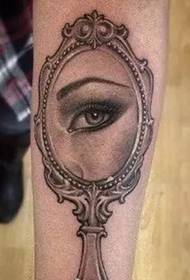 Dívka zrcadlový vzor tetování