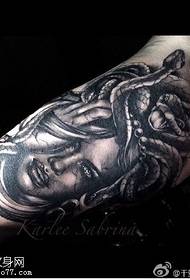 Frumusețea stil negru gri cu model de tatuaj de șarpe